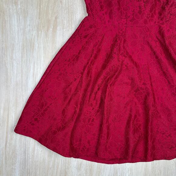 Lulu's Berry Red Lace Romantic Valentine's Day Date Night Skater Dress Small - Picture 5 of 13